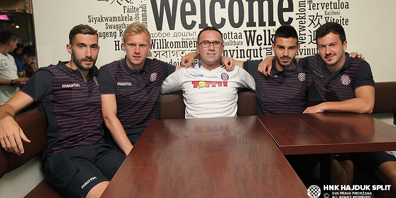 Hajduk fans meet players